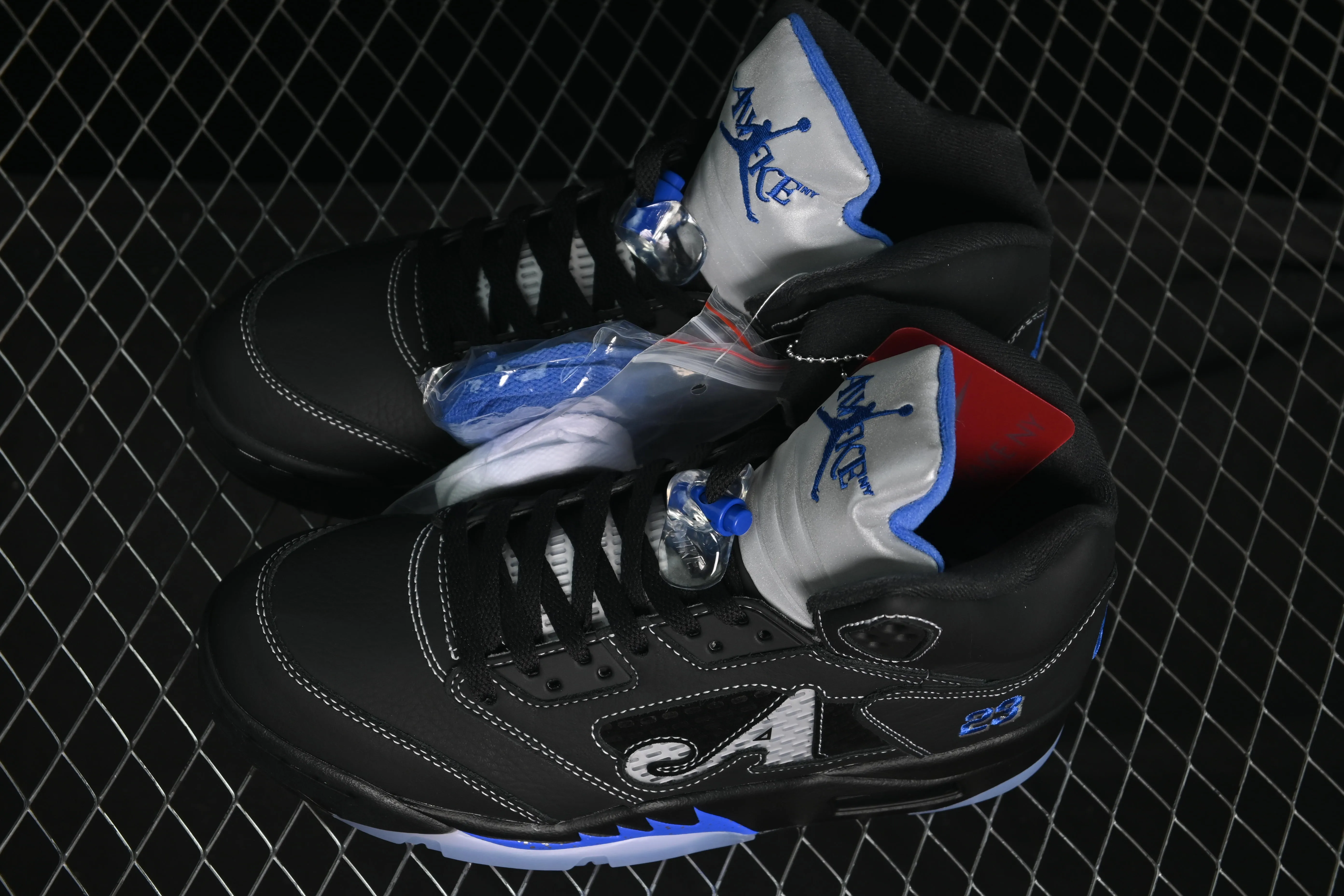 All categories Air Jordan Jordan series basketball shoes Air Jordan 5 OG version Awake NY x Air Jordan 5 "Black Metallic" AJ5 Joe 5 joint model black and gray DV4982-004